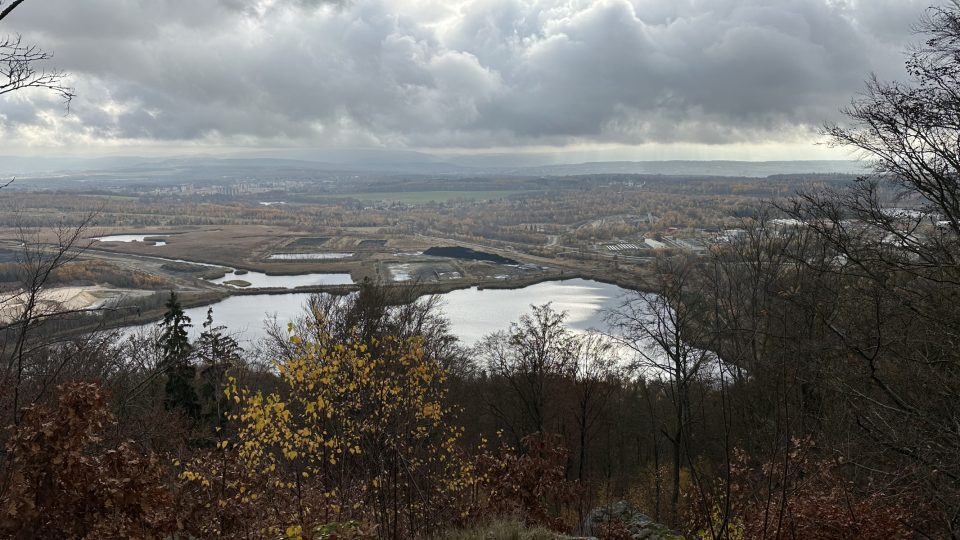 Vyhlídka Chodaublick nabízí pohled na Chodovské údolí. Vypráví příběh krajiny, která se měnila spolu s lidmi | foto: Jana Strejčková, Český rozhlas Vyhlídka Chodaublick nabízí pohled na Chodovské údolí. Vypráví příběh krajiny, která se měnila spolu s lidmi