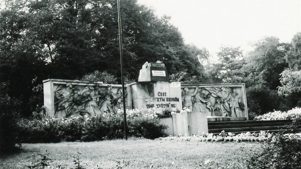 Ústí nad Labem - sady Rudé armády po zničení pomníku (28. 8. 1968)