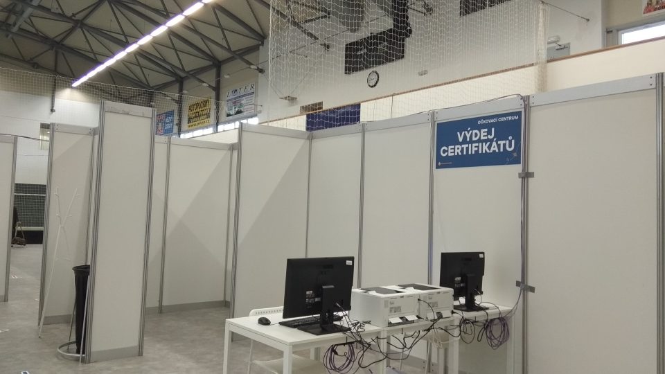 Očkovací centrum v Teplicích se přestěhovalo do sportovní haly