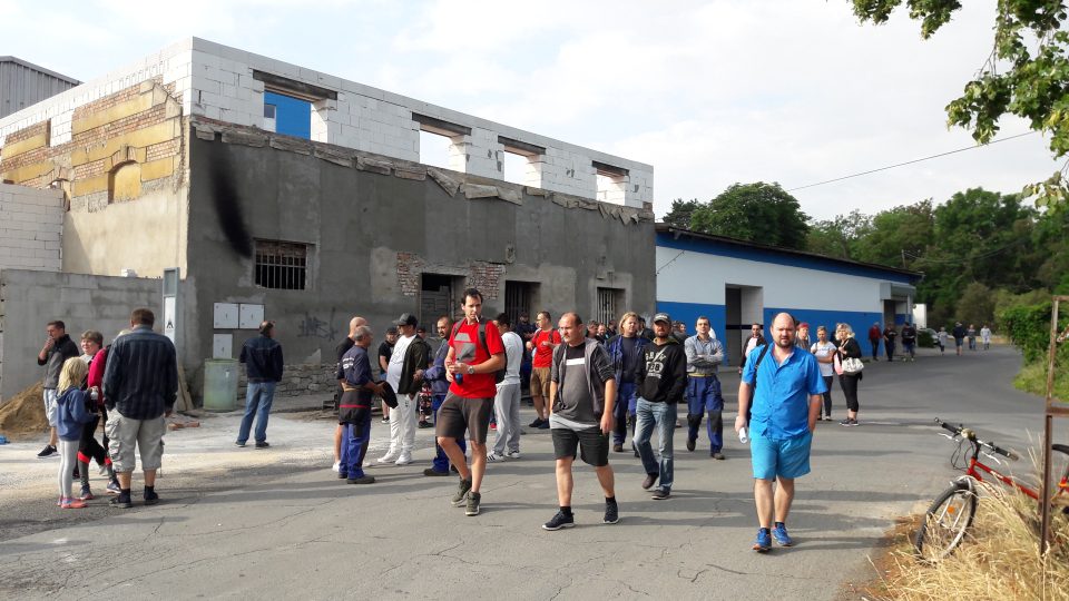 Zaměstnanci  firmy Legios Loco míří na setkání s ředitelem firmy