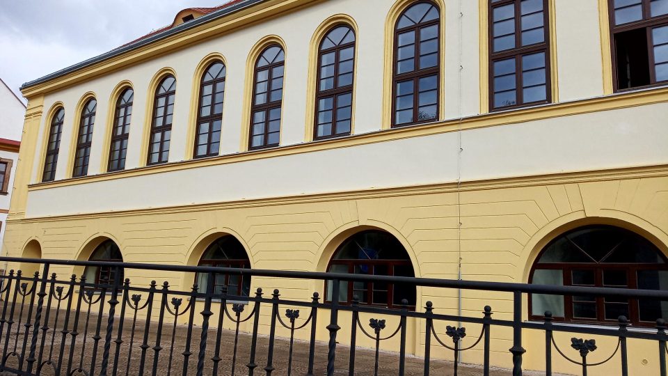 Do památkově chráněného kulturního domu Stropník v Oseku se vrací společenský život