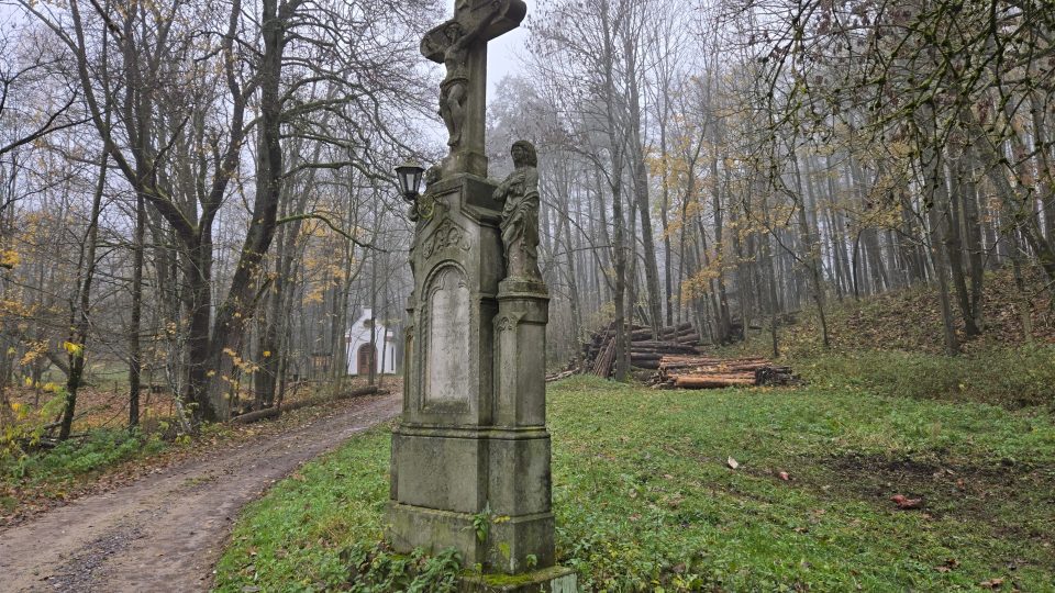 Křížek v osadě Bystřice | foto: Vladislava Wildová, Český rozhlas Křížek v osadě Bystřice