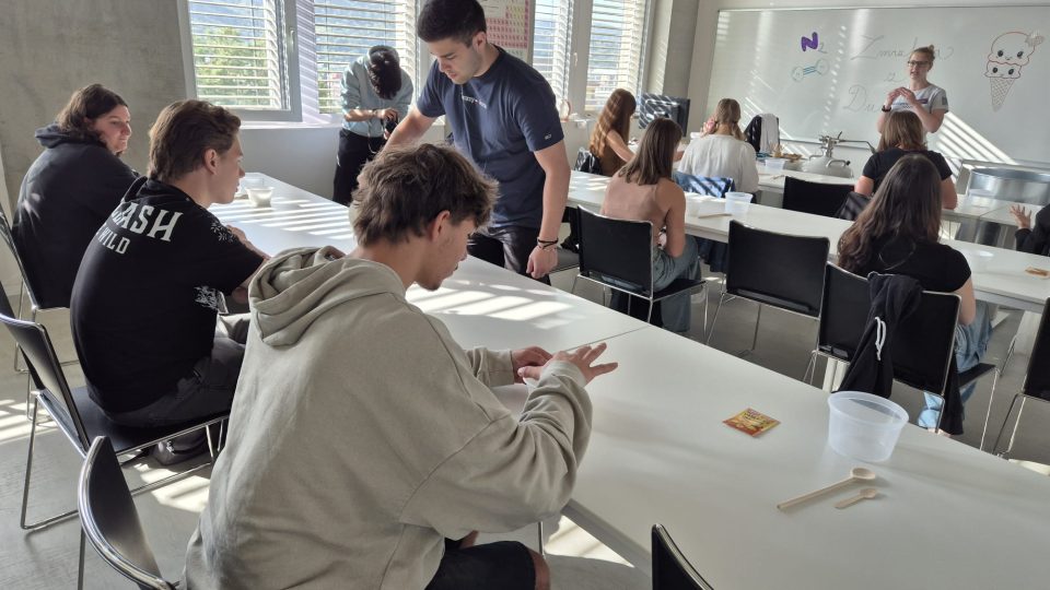 Středoškoláci si mohli na ústecké univerzitě vyzkoušet nejrůznější pokusy