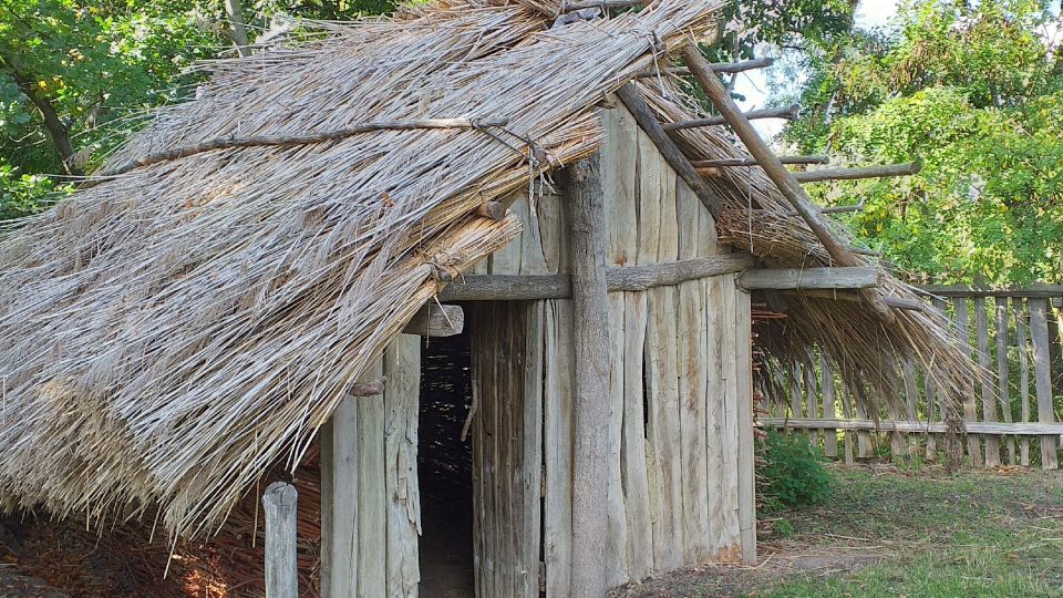 Do Archeoskanzenu Březno by měli vyrazit všichni milovníci knížek Eduarda Štorcha