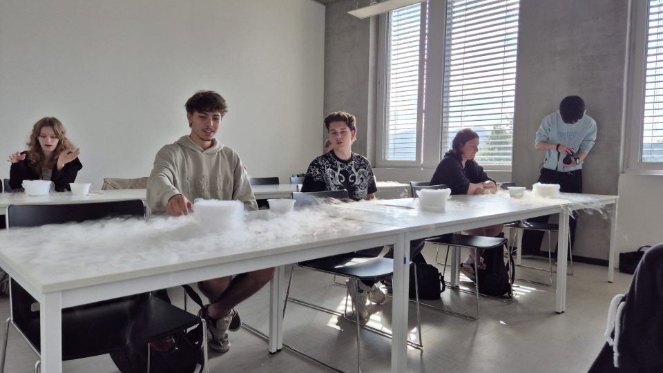 Středoškoláci si mohli na ústecké univerzitě vyzkoušet nejrůznější pokusy