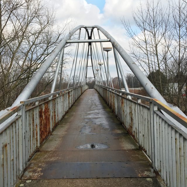 Zrezivělá lávka přes Labe v Chvaleticích | foto: Ondřej Wolf,  Český rozhlas