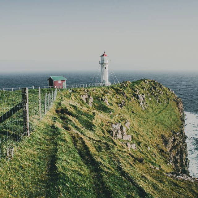 Zapadlá destinace,  kde se špatně stanuje,  dobře  (a levně) létá vrtulníkem a hodně touží po slunci | foto: Jan Hadraba