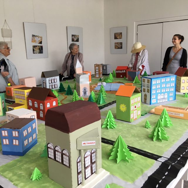 Mostečtí senioři oživili své vzpomínky na zbouraný Most | foto: Jan Beneš,  Český rozhlas