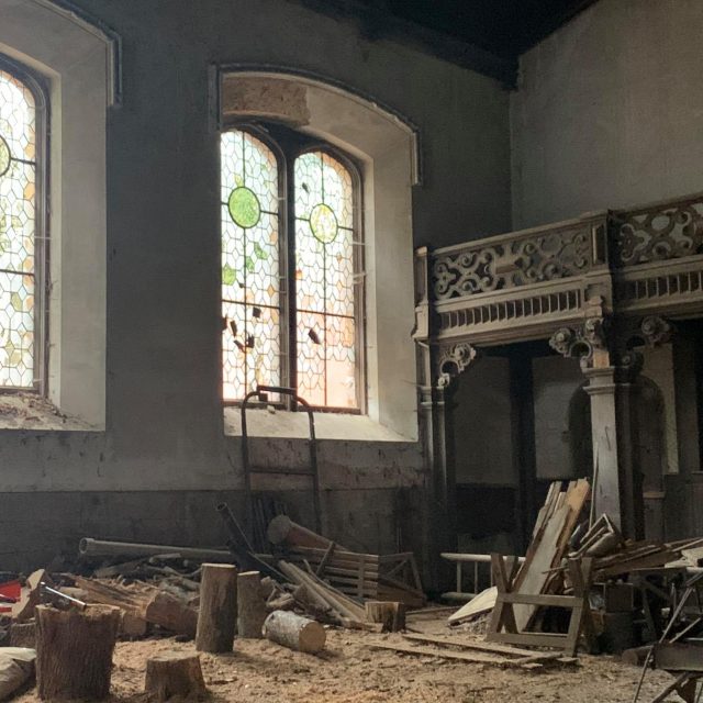 Unikátní jízdárna na zámku Hrádek u Nechanic je v havarijním stavu | foto: Jana Házová,  Český rozhlas