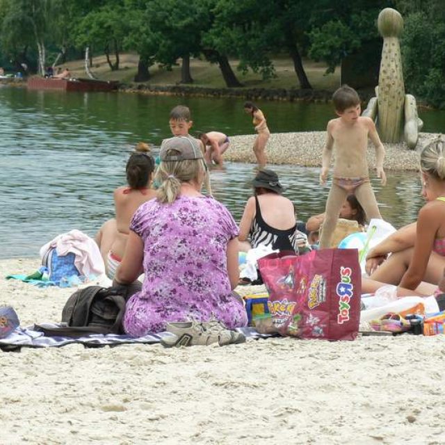 Ilustrační foto:  Na pláži,  Kamencové jezero Chomutov | foto: Tomáš Šácha,  Český rozhlas