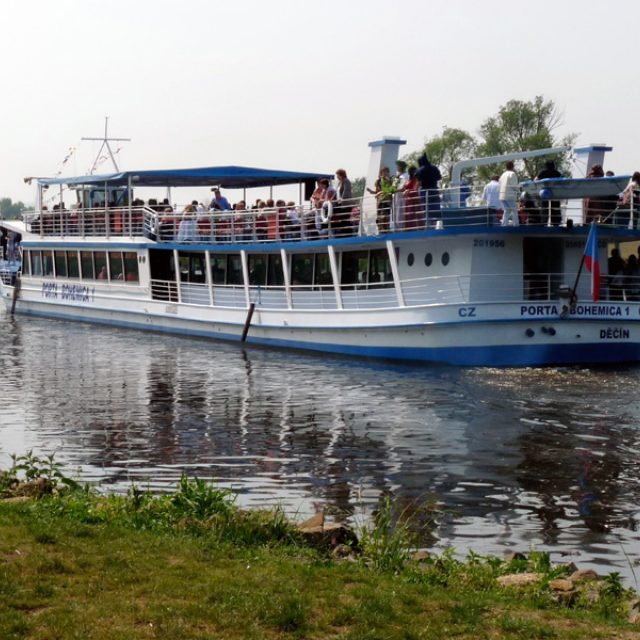 Loď Porta Bohemica 1 u Žernosek | foto: Miroslav Zimmer