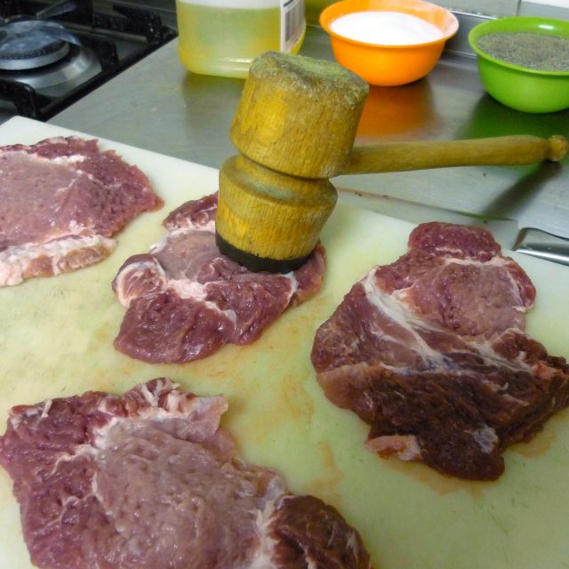 Příprava krkovičky | foto: Ivana Šuláková,  Český rozhlas