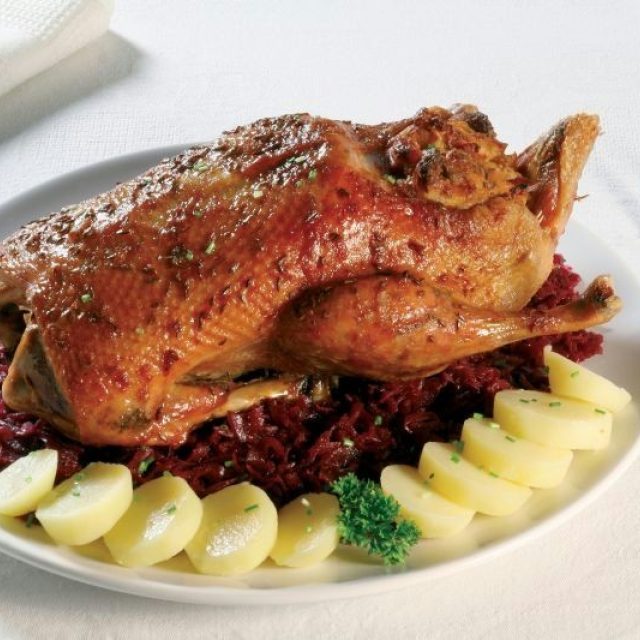 Pečená kachna se zelím a bramborovým knedlíkem | foto: Czech Specials