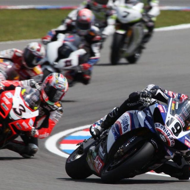 Závod superbiků na autodromu | foto: Tomáš Adamec