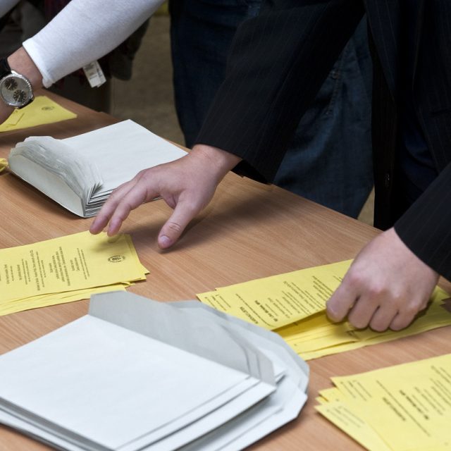 Sčítání volebních lístků | foto: Filip Jandourek