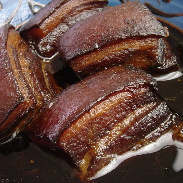 Pečený bůček. Autor fotografie: Sjschen | foto: licence GNU Free Documentation License,  verze 1.2