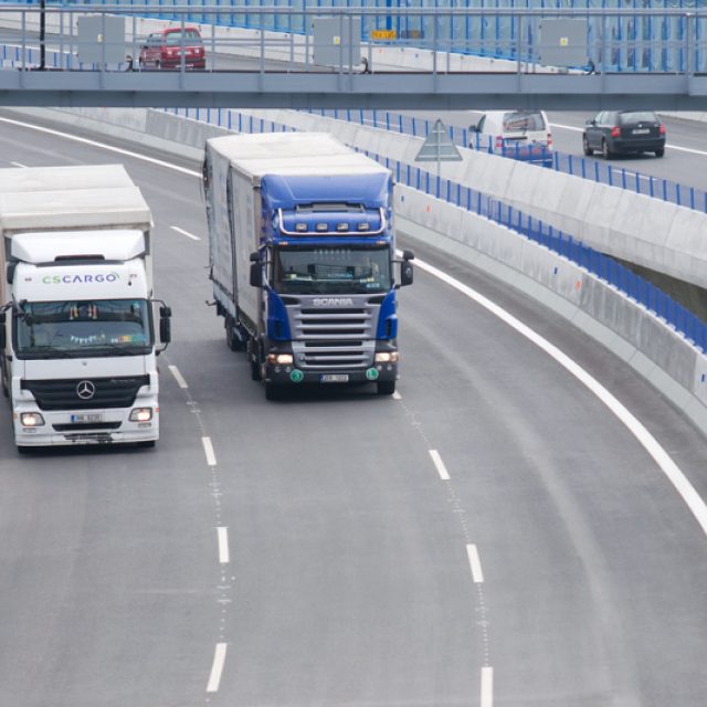 Kamióny na dálnici  (ilustr. foto) | foto: Ondřej Jánoška,  Český rozhlas