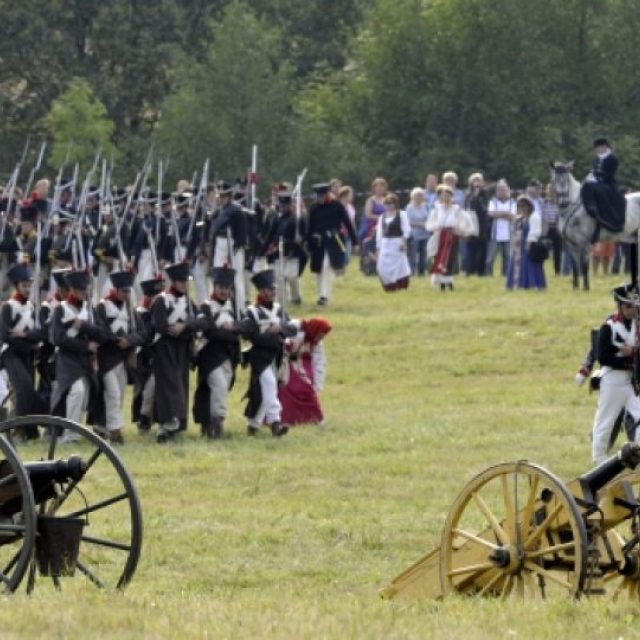 Na 800 učinkujících se zapojilo do rekonstrukce bitvy u Chlumce | foto: ČTK