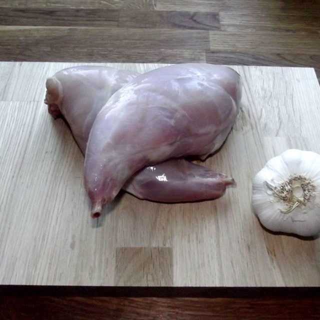 Králík na česneku | foto: restaurace Les Moules