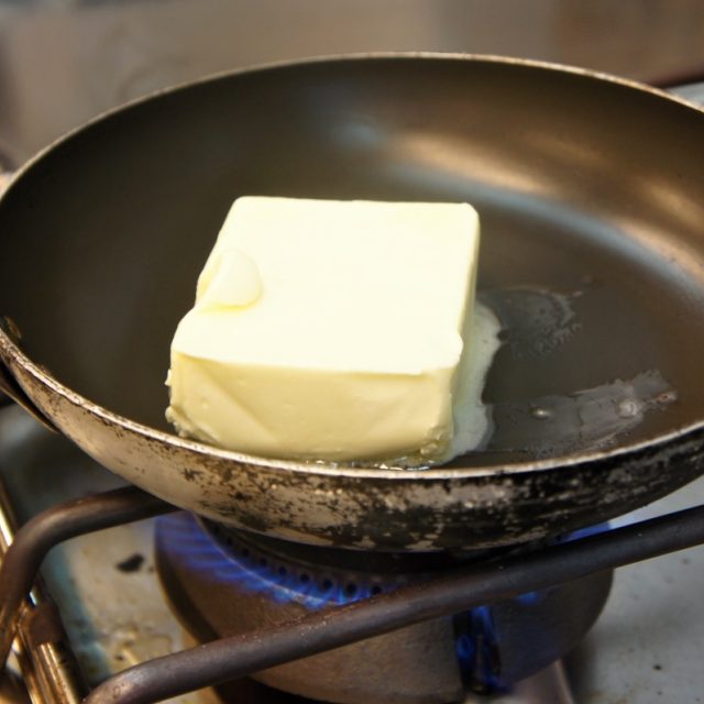 Máslo na pánvi | foto: Patrik Rozehnal,  Český rozhlas