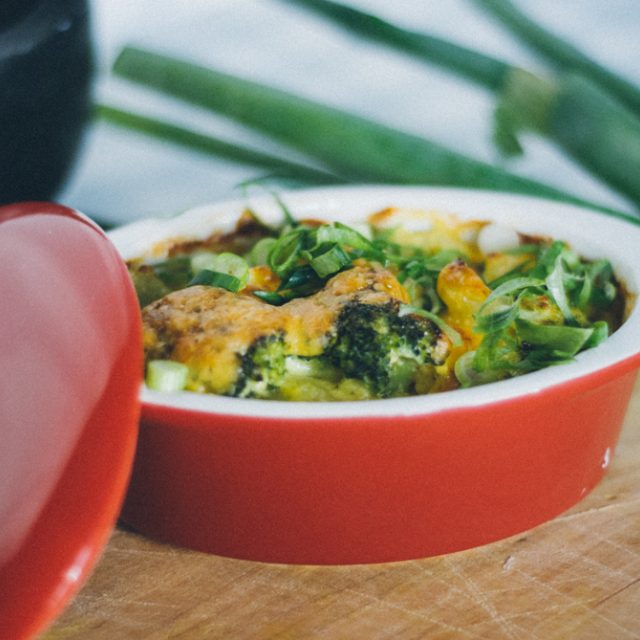 Zapečená brokolice s batáty potěší nejen vegetariány | foto: Tomáš Vobořil