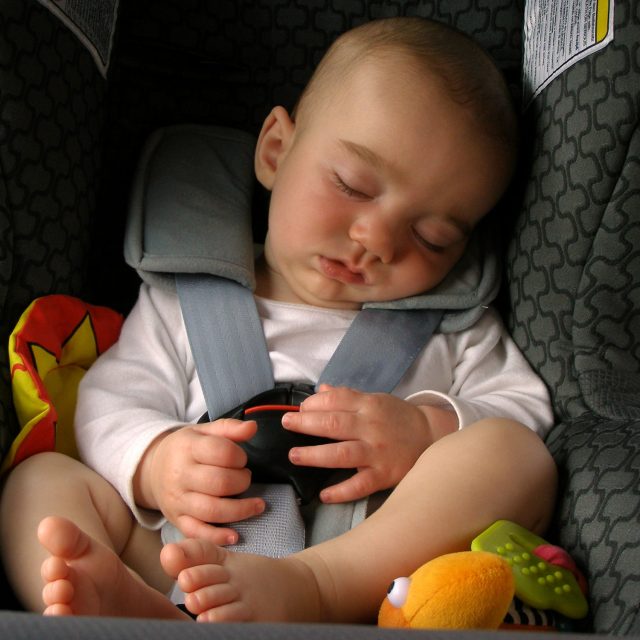 Dítě v autě | foto: Creative Commons  licence 2.0 Generic  (CC BY-SA 2.0),  Jim Champion