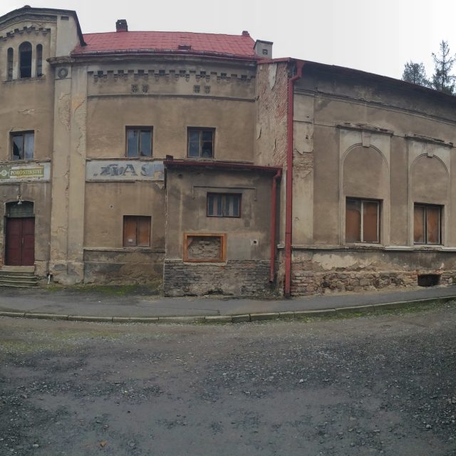 Budova bývalého kina a restaurace v Modlanech na Teplicku | foto: Daniela Pilařová,  Český rozhlas