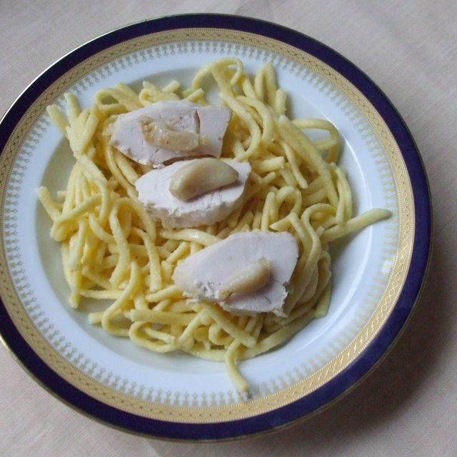 Kuře na česneku se špeclemi | foto: Stanislava Brádlová,  Český rozhlas