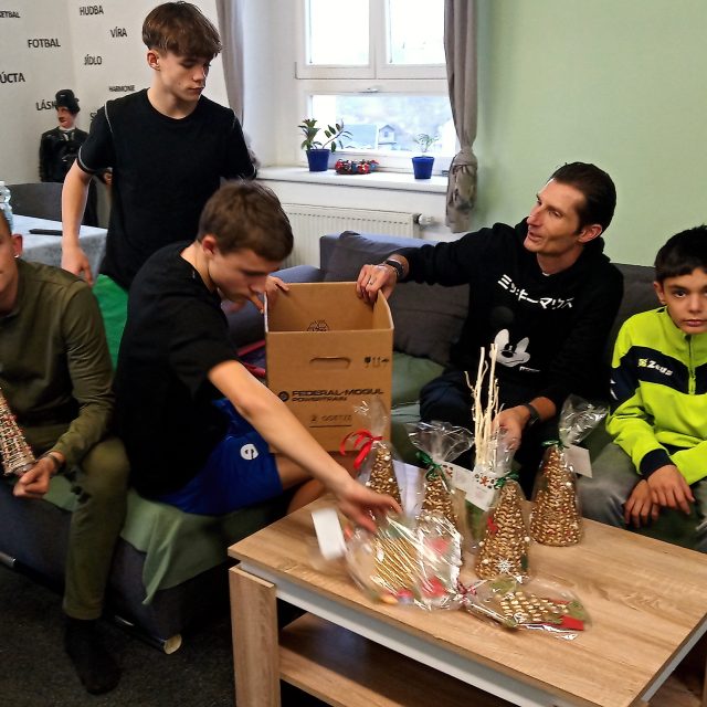 Kluci z Krupky Libušína se účastní vánočních obchůdků | foto: Jana Vitásková,  Český rozhlas