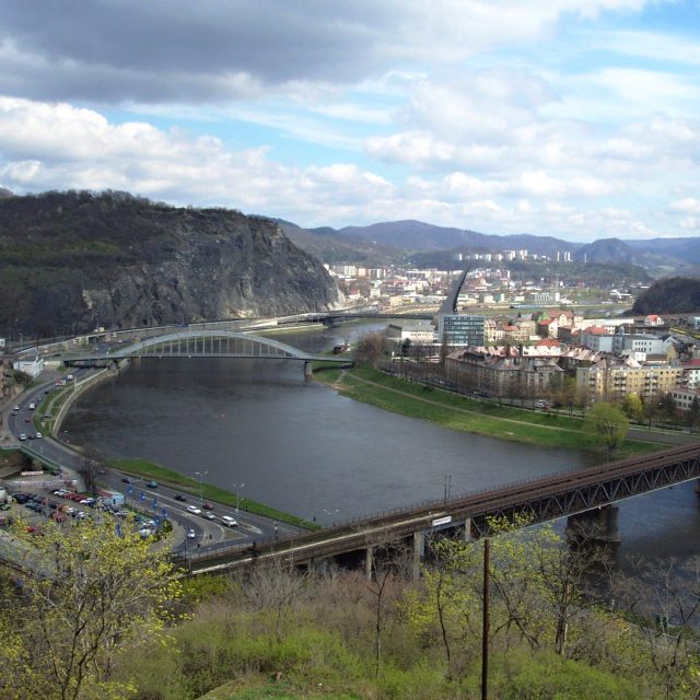 Ústí nad Labem a Mariánská skála. Pohled z Větruše | foto:  Aktron,  Creative Commons Attribution- Share Alike 3.0 Unported license