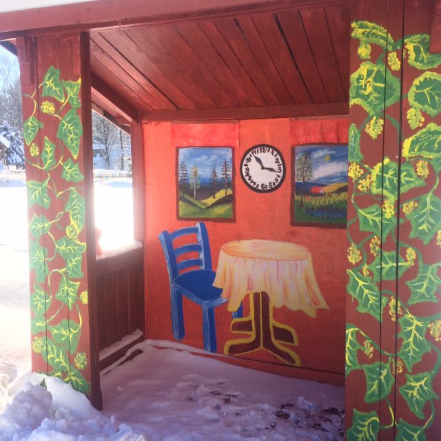 Nově zrekonststruovaná autobusová zastávka v Kytlicích | foto: Daniela Pilařová,  Český rozhlas