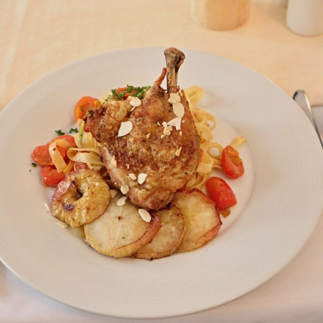 Kuře s jablky  (ilustr. obr.) | foto: Veronika Skálová