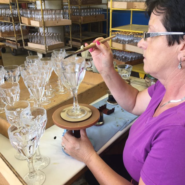 Sklárna ve Strání musela kvůli viru přerušit výrobu | foto: Karolína Wernerová,  Český rozhlas