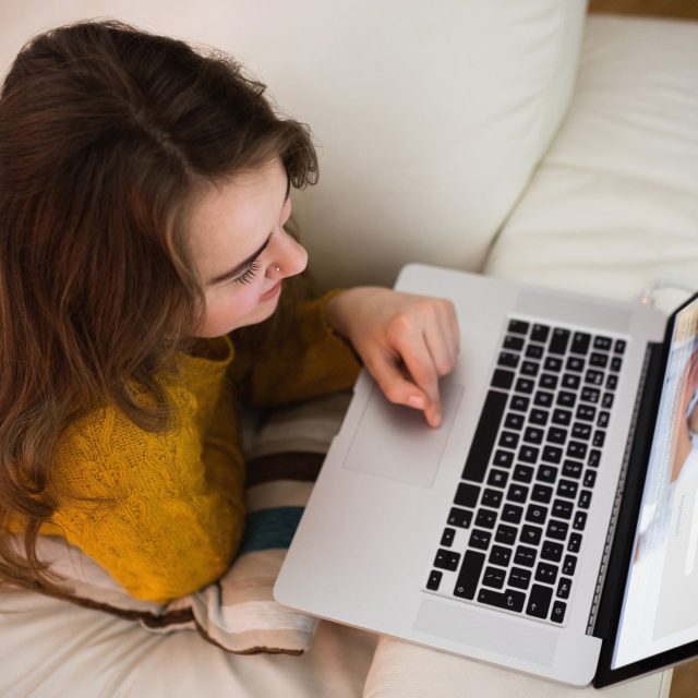 Víte,  co na internetu děllá vaše dítě? | foto: Fotobanka Profimedia