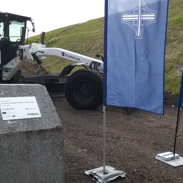 Obchvat Loun bude mít další dva pruhy | foto: Jana Vitásková,  Český rozhlas