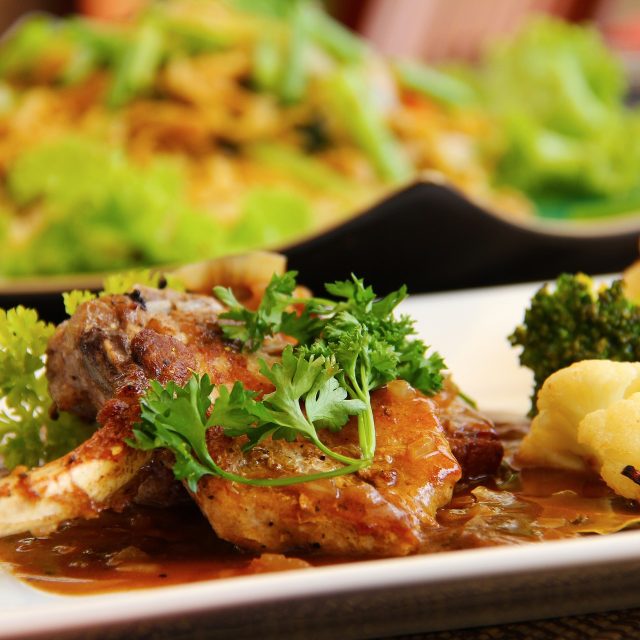 Kotleta je chuťově výborné,  přitom relativně levné maso  (ilustrační foto) | foto: Fotobanka Pixabay