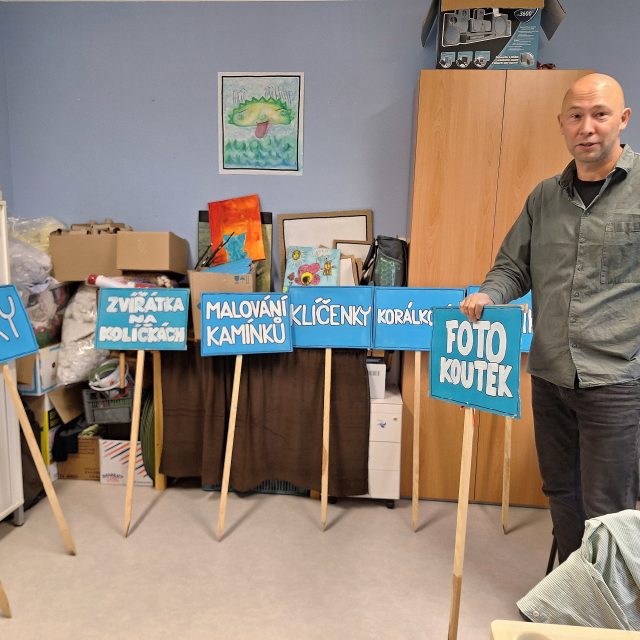 Arkadie Teplice,  označníky stanovišť pro sobotní oslavy u šanovské Mušle | foto: Jana Vitásková,  Český rozhlas