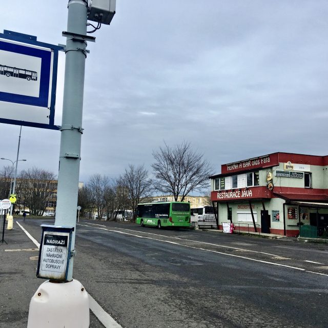 Místo u vlakového nádraží v Litvínově,  na kterém by měl vzniknout nový dopravní terminál | foto: Jan Beneš,  Český rozhlas