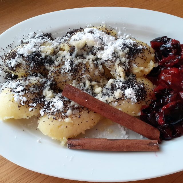 Bramborové škubánky s mákem a švestkami v rumu  (ilustrační foto) | foto: Mirka Kuntzmannová,  Český rozhlas