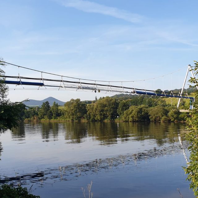 Vodohospodáři nechávají vyměnit potrubí na mostě,  který zásobuje pitnou vodou Ústí nad Labem | foto: Jan Bachorík,  Český rozhlas