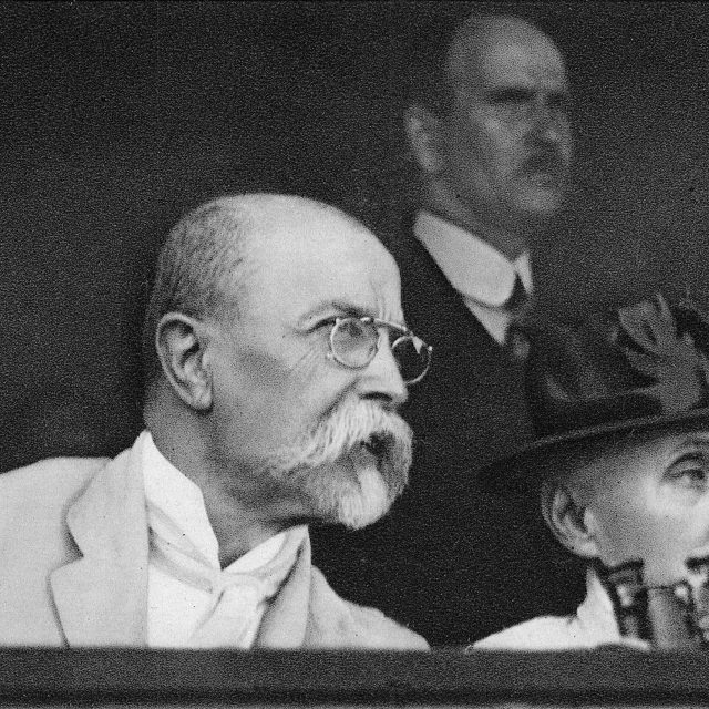 Tomáš Garrigue Masaryk na sokolském sletu s chotí roku 1920 | foto: Fotobanka Profimedia