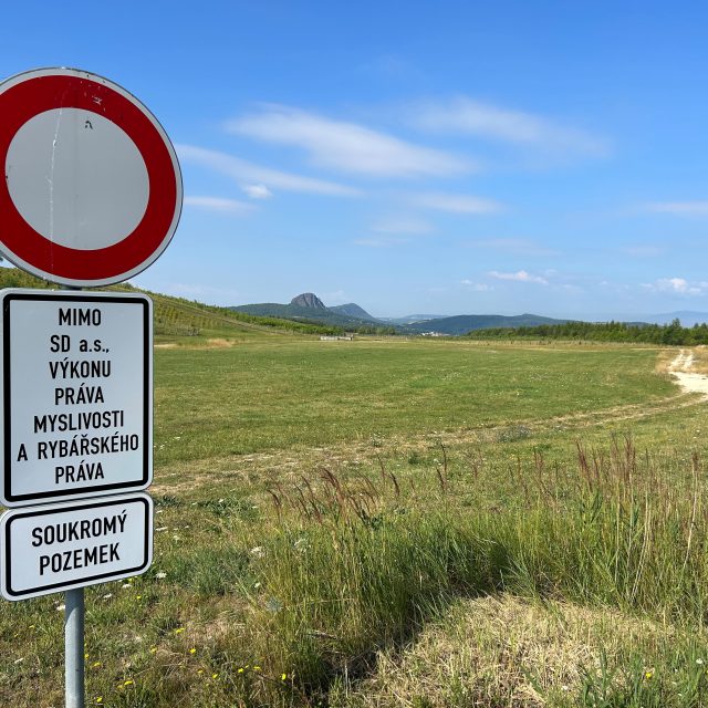 Do chráněných oblastí Českého Středohoří je vjezd zakázán | foto: Lucie Heyzlová,  Český rozhlas