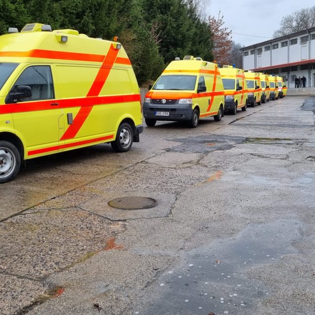 Ústecký kraj posílá na Ukrajinu sedm vyřazených sanitek se zdravotnickým materiálem jako dar | foto: Jan Bachorík,  Český rozhlas