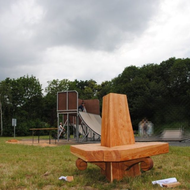 Originální lavičky vyřezané při výtvarném sympoziu v Jirkově | foto: město Jirkov