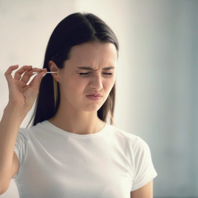 Víte,  jak si správně čistit uši? | foto: Shutterstock