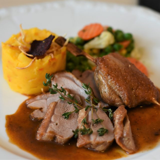 Kachní maso je velmi oblíbené v kuchyni. Plátky masa jsou také skvělým parťákem pro podzimní a zimní dny  (ilustrační foto) | foto: Fotobanka Pixabay