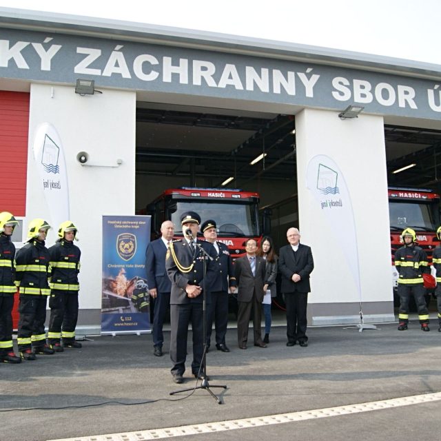 Slavnostní otevření hasičské stanice Bitozeves | foto: Hasičský záchranný sbor Ústeckého kraje