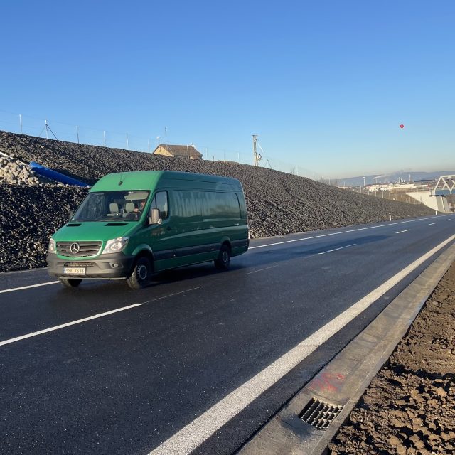 Auta na D7  (ilustr. foto) | foto: Robin Röhrich,  Český rozhlas