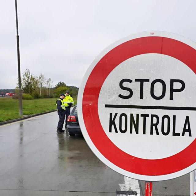 Přechod hranic s Německem a Rakouskem bude nově možný pouze na vybraných hraničních přechodech | foto: Lukáš Milota,  Český rozhlas Plzeň