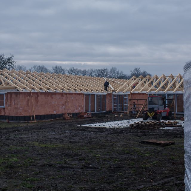 Černá stavba u Budyně nad Ohří roste i přes zákaz úřadů. Leden 2020 | foto: Robin Röhrich,  Český rozhlas